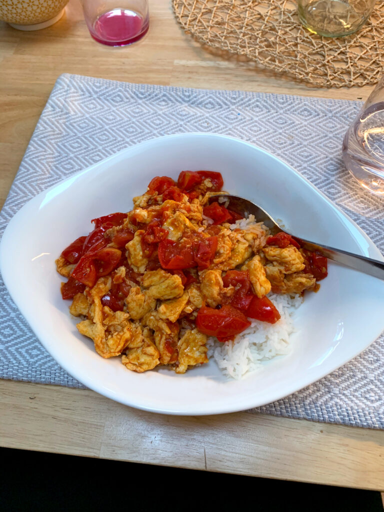 Chinesisches Rührei mit Tomaten