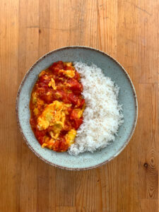 Chinesisches Rührei mit Tomaten