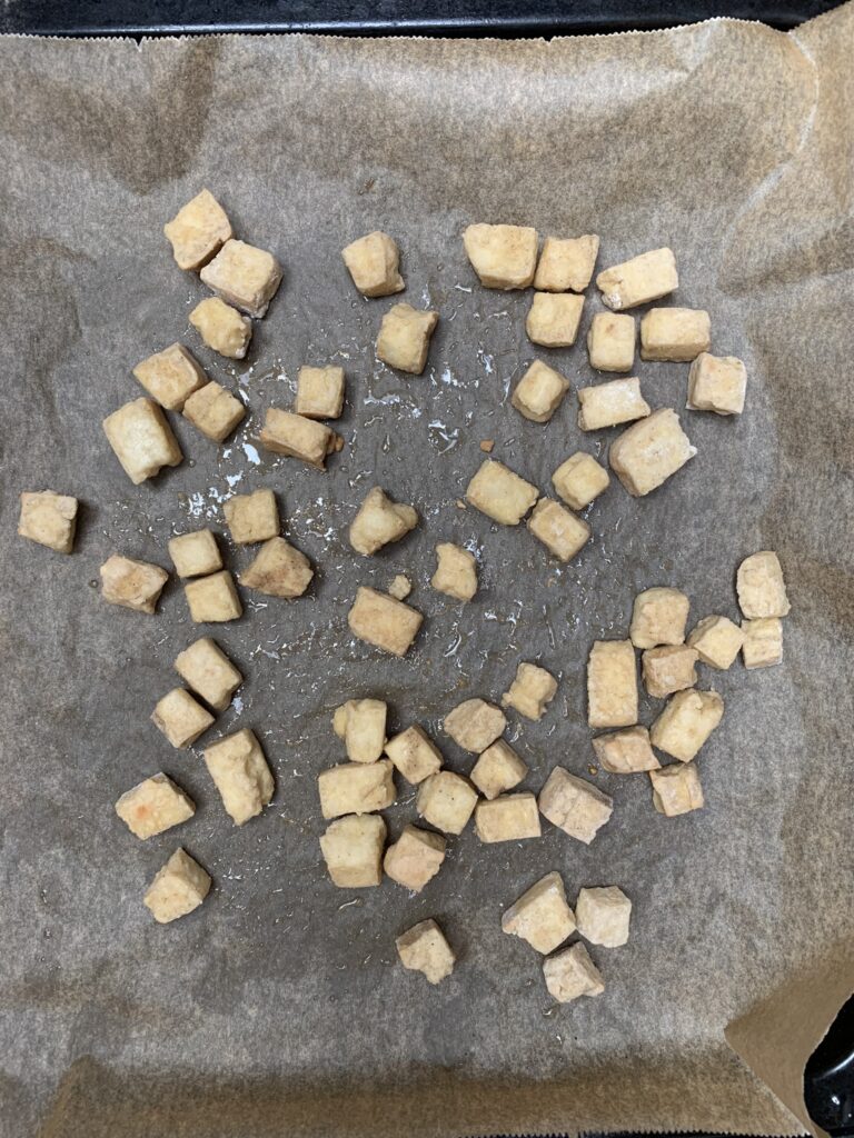 Die knusprigen Tofuwürfel